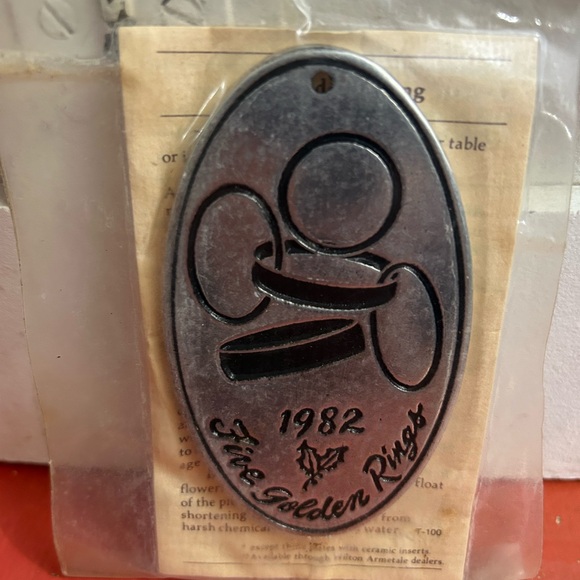 Wilton Armatele Christmas vintage ornament 1982 FIVE GOLDEN RINGS unopened - Picture 3 of 3